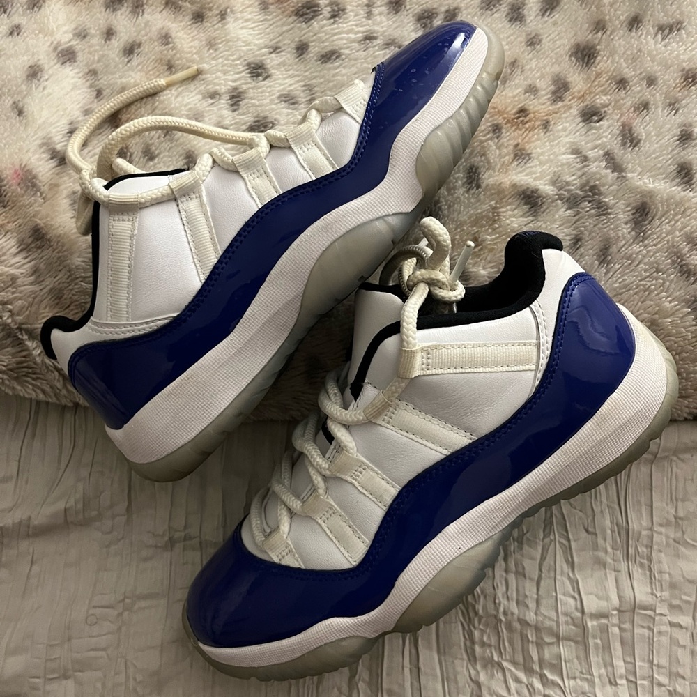 Jordan Women's Sneakers in White and Blue